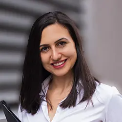 Simi Talreja Female Realtor Mumbai India