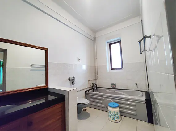 Bathroom Luxury 4 BHK Flat Sealand