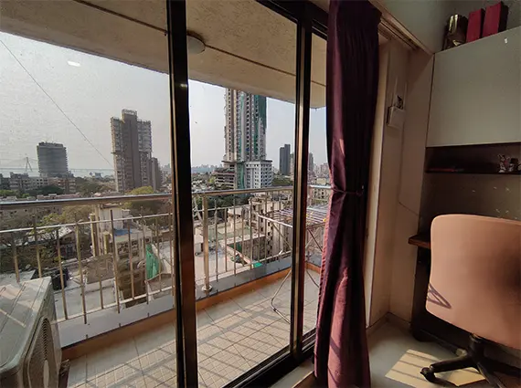 5 BHK Apartment in Mahim with Huge Balcony