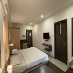 30 Room Hotel for Sale Majiwada Ghodbunder Road Thane West Room with Bed and Bathroom